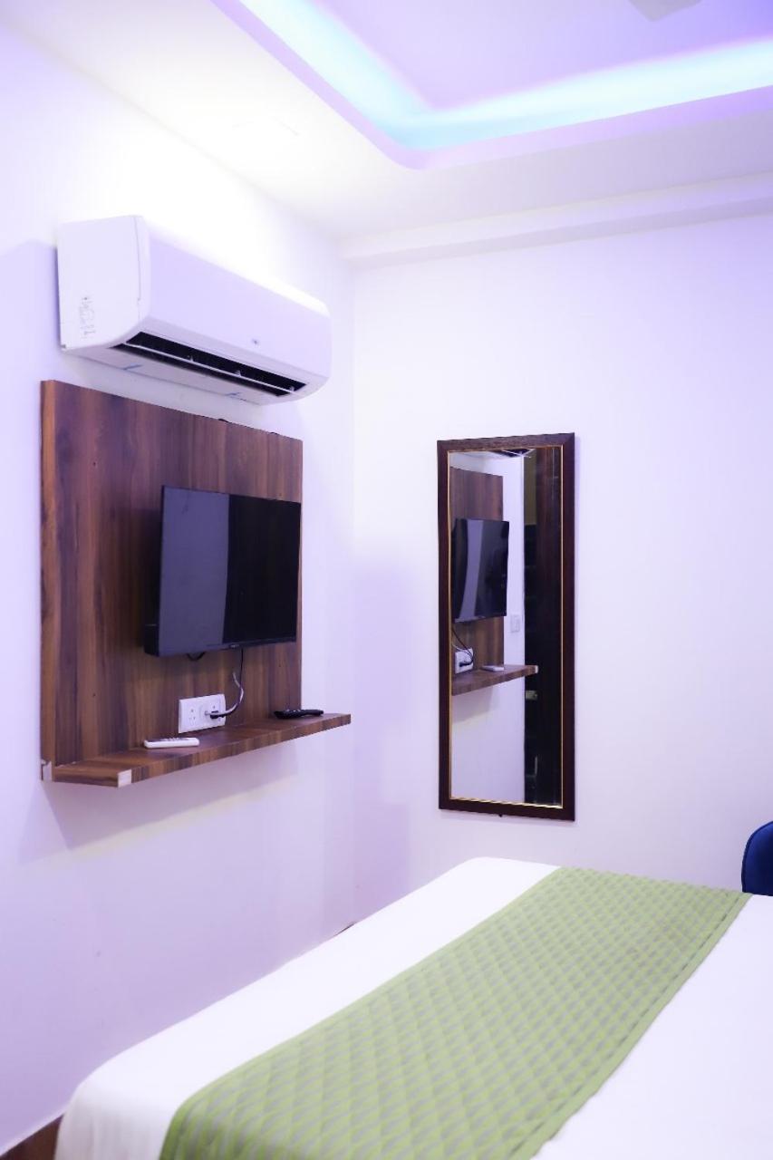 Surya International Bed & Breakfast New Delhi Exterior photo