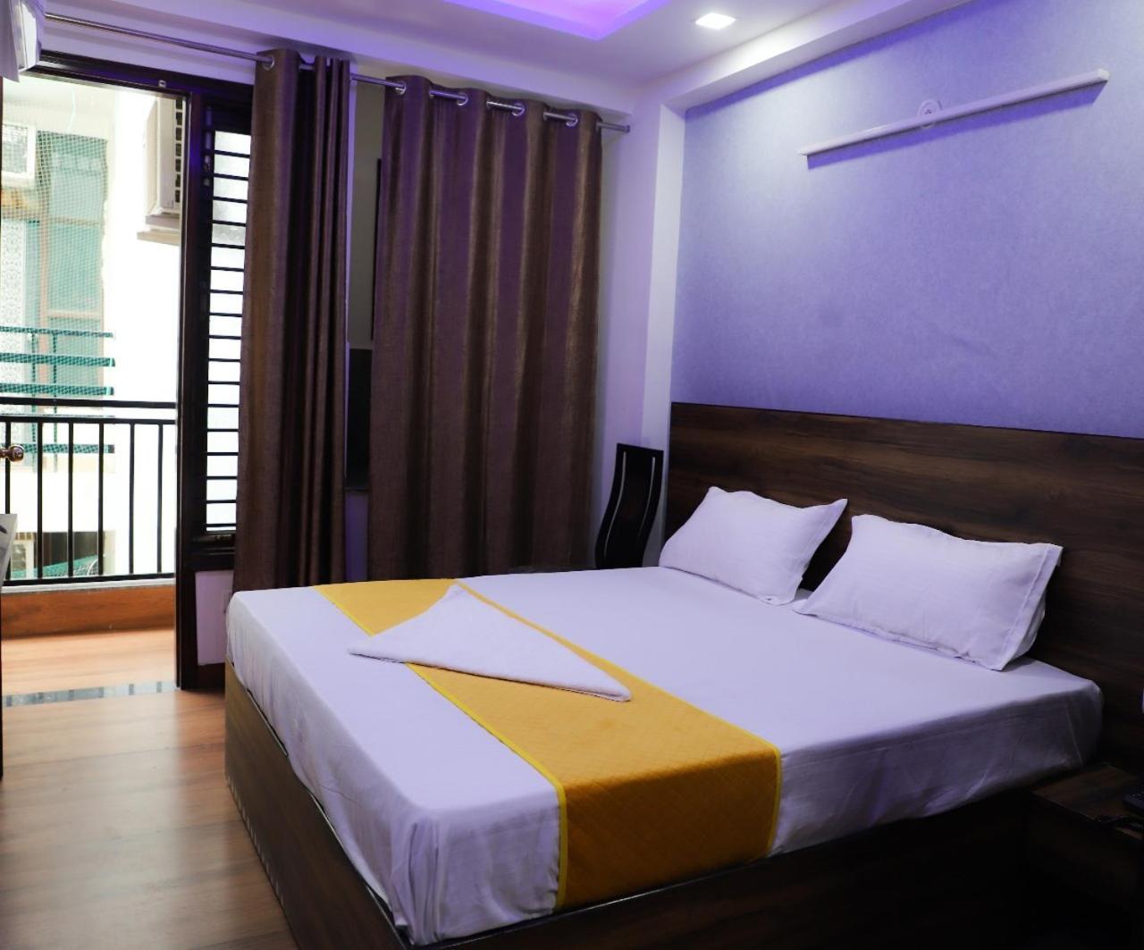 Surya International Bed & Breakfast New Delhi Exterior photo