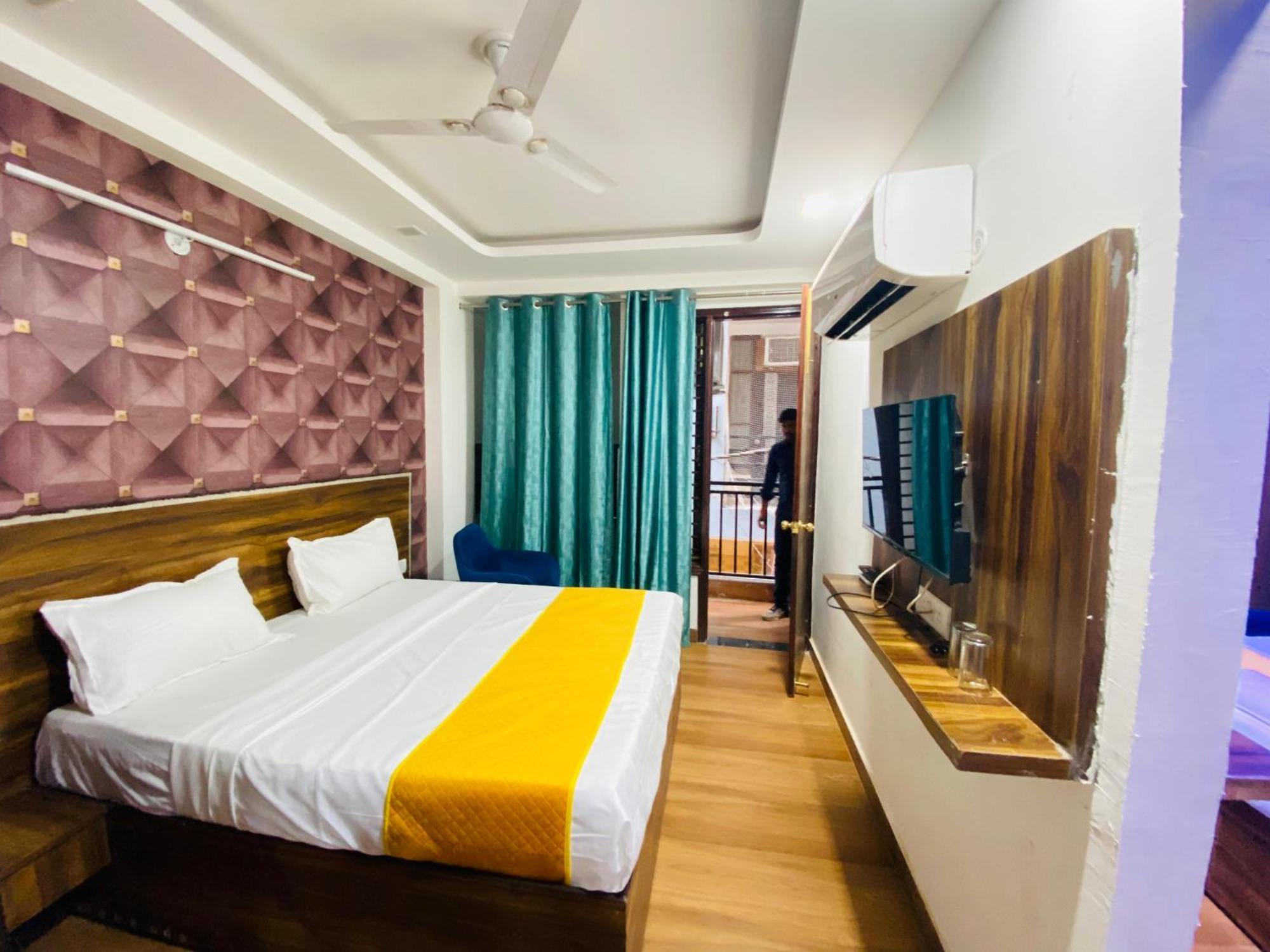Surya International Bed & Breakfast New Delhi Exterior photo