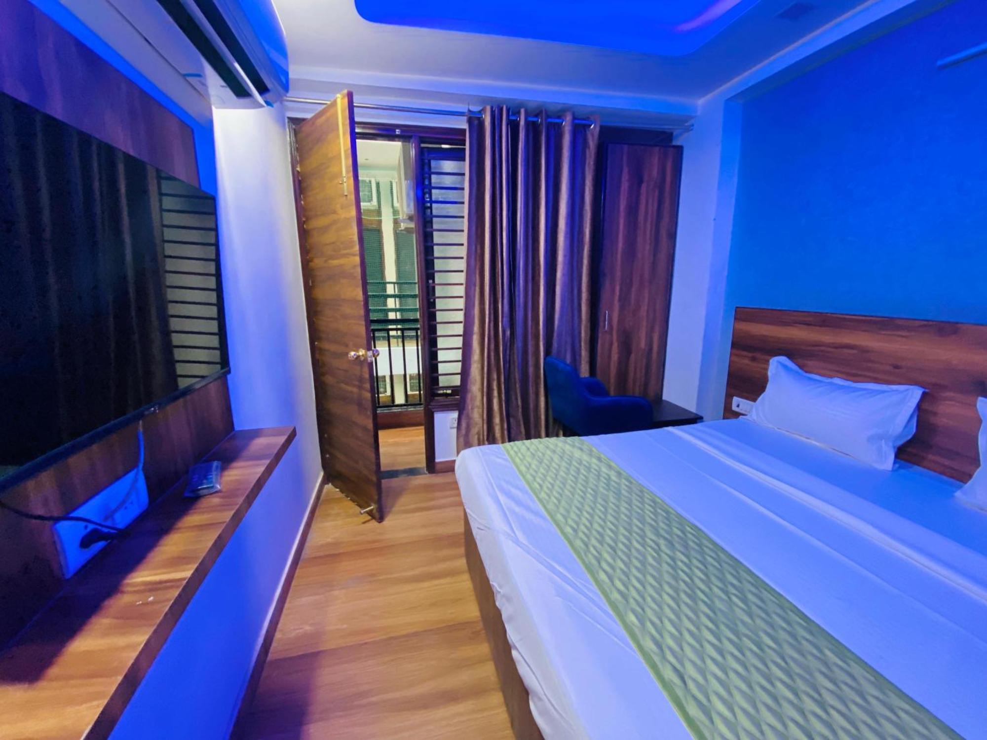 Surya International Bed & Breakfast New Delhi Exterior photo