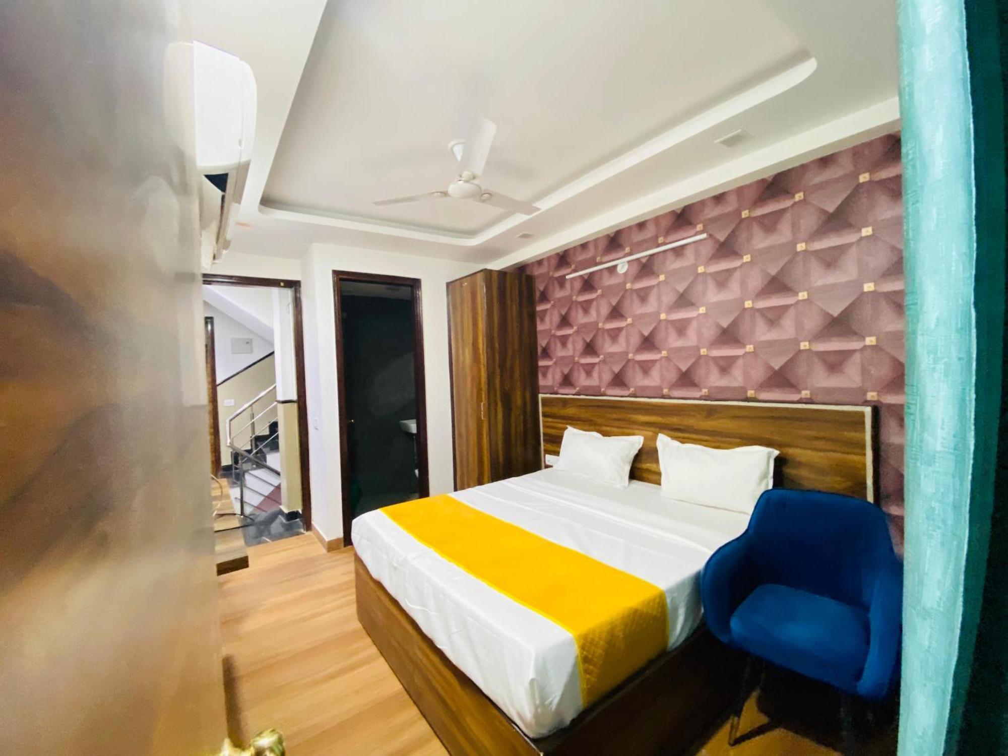 Surya International Bed & Breakfast New Delhi Exterior photo